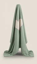 Manta Verde Pistache de Musseline com Coração Aplicado